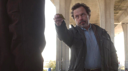 Metatron hands Gadreel the name of the person he wants killed. Metatron hands Gadreel the name of the person he wants killed.